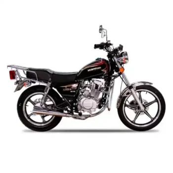 Moto de trabajo Haojue HJ125-8EX en terreno rural de Honduras, destacando su resistencia. Compra la tuya en MOTOMUNDO y disfruta ya.