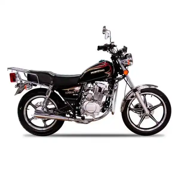 Moto de trabajo Haojue HJ125-8EX en terreno rural de Honduras, destacando su resistencia. Compra la tuya en MOTOMUNDO y disfruta ya.