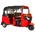 Moto Taxi Torito de BAJAJ 4: Innovador y eficiente, el Moto Taxi Torito de BAJAJ redefine el transporte en Honduras. Distribuido por Grupo UMA, los interesados en comprar esta unidad pueden cotizar su crédito fácilmente y unirse a las miles de historias de éxito que demuestran la superioridad de la Bajaj Torito.