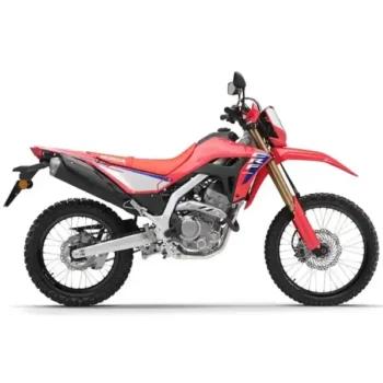 La Moto Trail Honda CRF300L en plena acción por los senderos de Honduras. ¡La aventura te espera! Comprala en DIDEMO.
