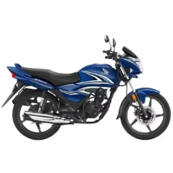 Honda Shine 125 circulando con estilo por las calles de Tegucigalpa. ¡Eficiencia urbana!