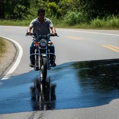Riesgos en la Carretera al Manejar Moto en Honduras. 4 "¡Definitivamente una lectura obligatoria! Los detalles sobre cómo manejar la arena y la grava suelta en el artículo de riesgos carretera Honduras moto son súper útiles. Pude aplicar los consejos en un camino de tierra cerca de Gracias, Lempira, y me sentí mucho más seguro."
