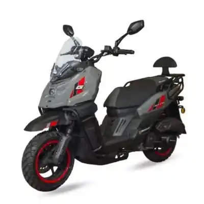 GENESIS AD175 La moto automática Genesis AD175 en un paisaje hermoso de Honduras, lista para la aventura.