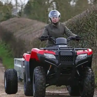 La Cuatrimoto Todo Terreno Honda TRX 420FE: Frenos sellados para tu seguridad en Honduras.