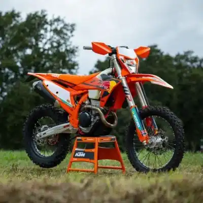 KTM 350 EXC-F La moto ideal para iniciarse y ganar en el enduro de Honduras. Disponible en MOVESA.