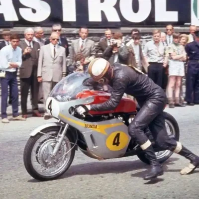 Mike Hailwood: El Legado del Motociclismo.