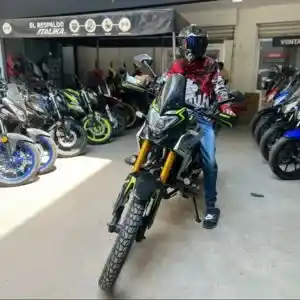 Siente la libertad de explorar los paisajes más asombrosos de Honduras en tu Motomax XRF250.