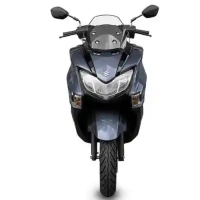 Suzuki Burgman Street 125 Conduciendo por el vibrante centro de Tegucigalpa en una Suzuki Burgman 125.