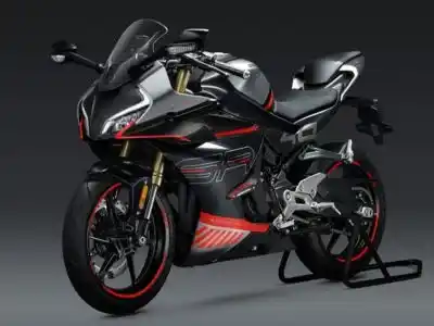 CFMOTO 450SR La CFMOTO 450SR, lista para la aventura. La moto deportiva perfecta para los caminos de Honduras.